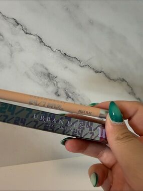 Urban Decay 24/7 Glide-On Eye Pencil in Beige Flag - Nude